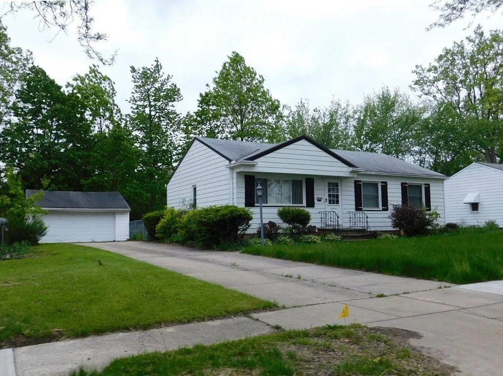 19304 Mayfair Ln photo 1