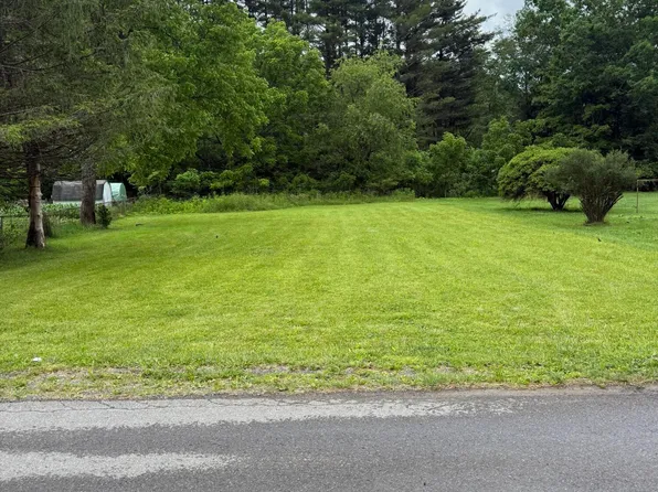 402 13th St, Rainelle, WV 25962