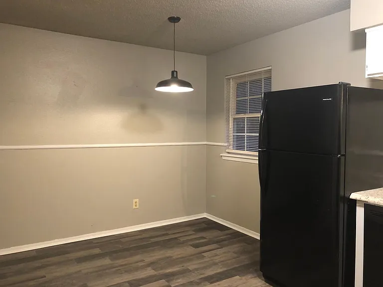 1203 E Pecan St — Photo 10