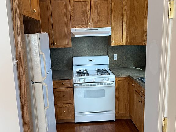 5th image of 19 Hall Ave APT 1S