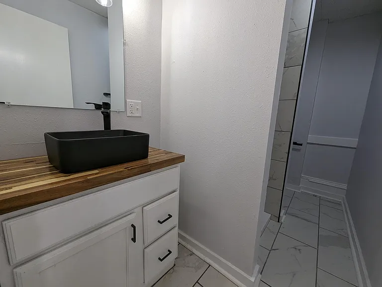 124 S 2nd St #210 — Photo 6