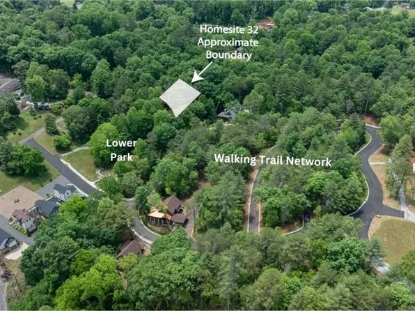 32 Village Cir W, Franklin, NC 28734
