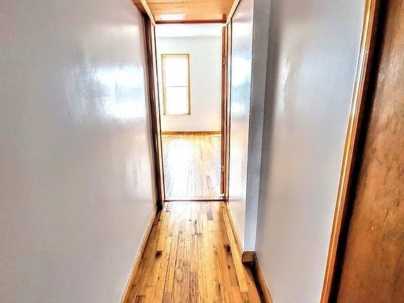 4th image of 325 Stagg St #3L