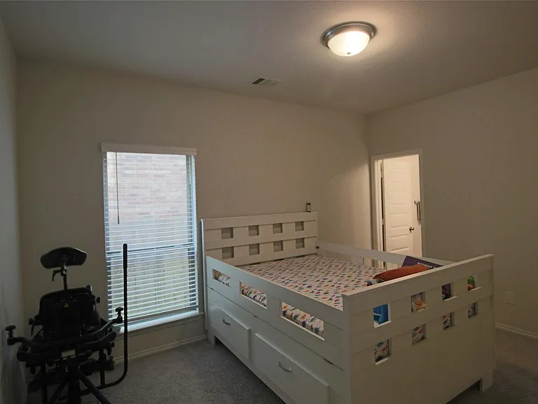 24727 Tanoureen Dr — Photo 34