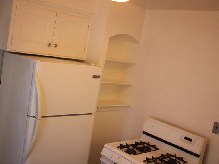 2527 Buckingham Ave — Photo 6
