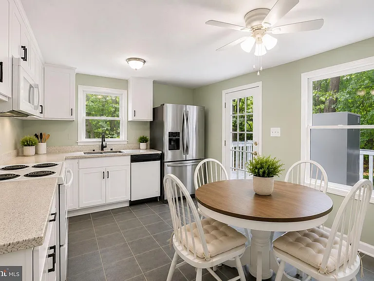 544 Rockbridge Dr SE — Photo 3