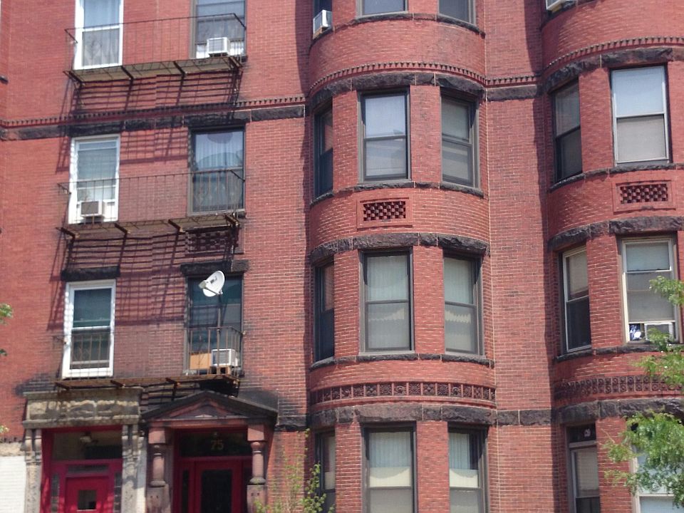 2nd image of 75 Westland Ave #404
