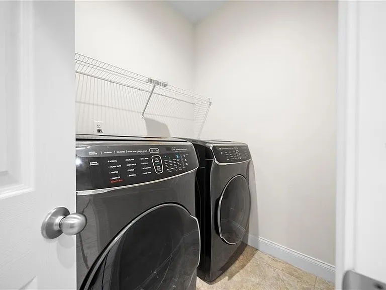 14 Ferguson Dr — Photo 7