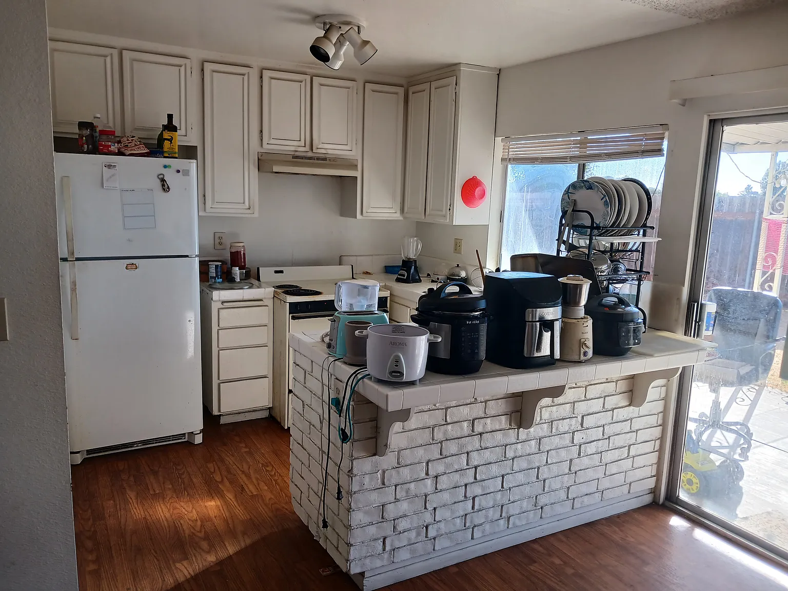 4 bed, 1320 sqft, $945 — Photo 2