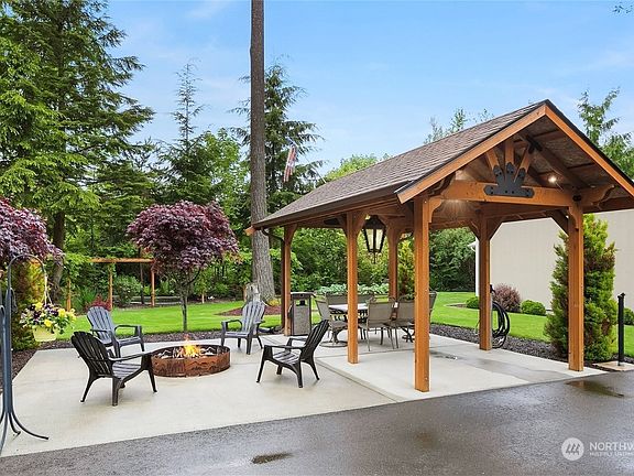 Pergola, patio & firepit for quiet respite and relaxation.>