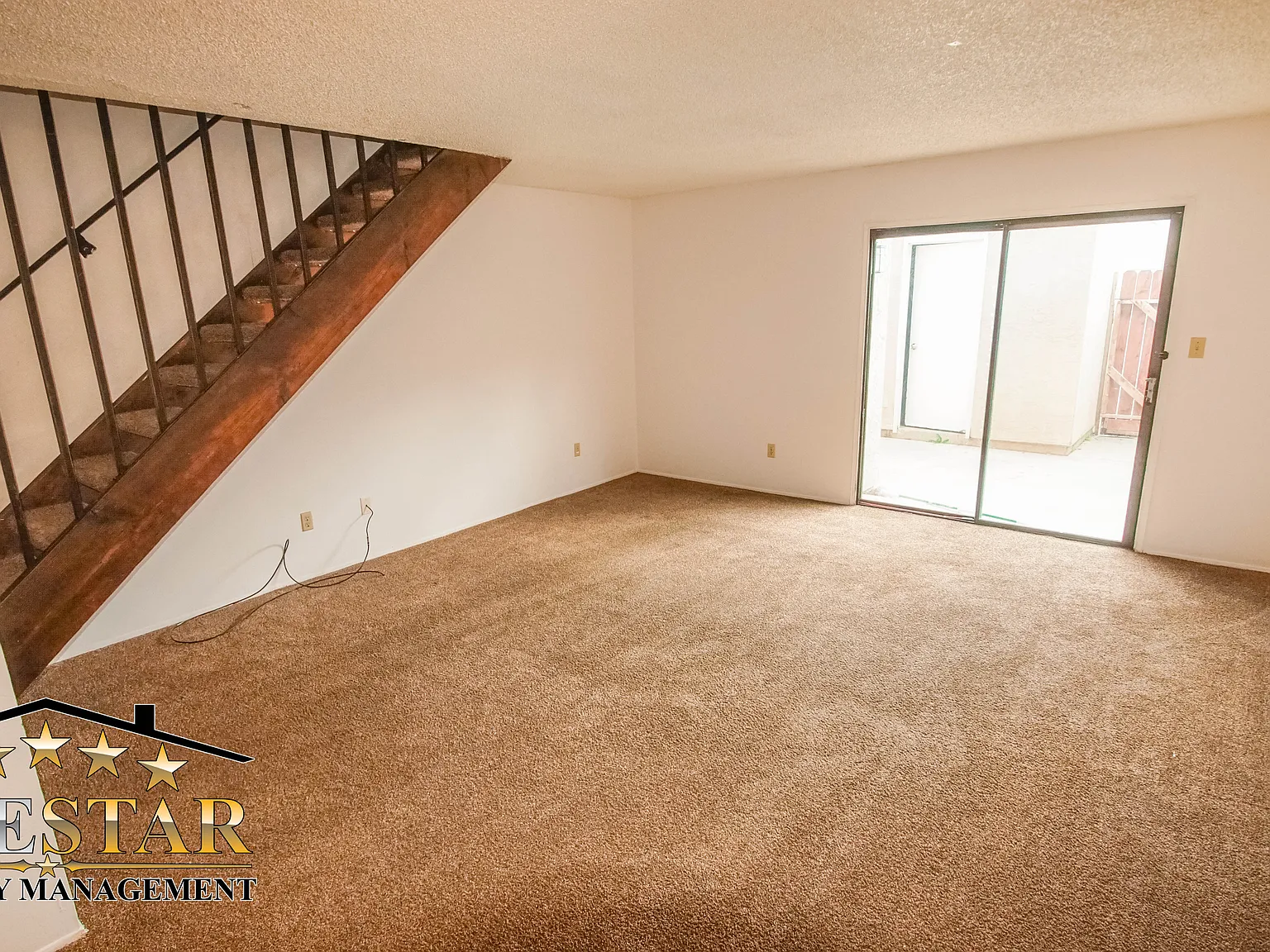 2 bed, 1.5 bath, 900 sqft, $995 — Photo 3