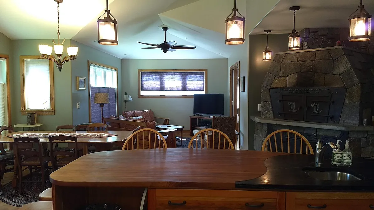 Wood-fired pizza oven and hearth, open to family room - Martin Ave
