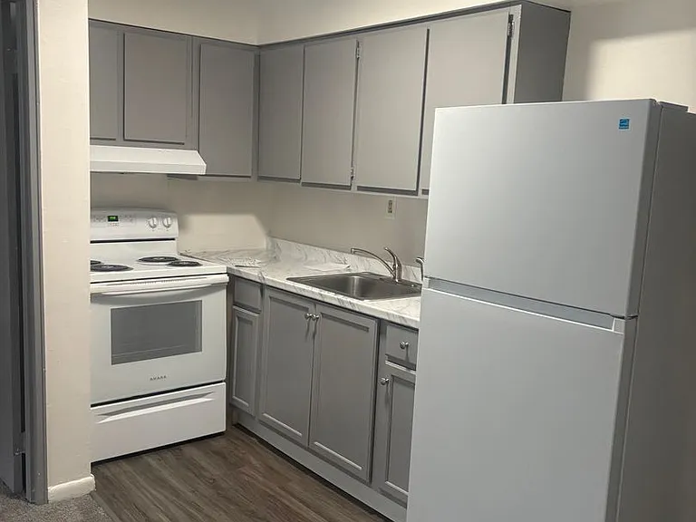 455 N Summerfield Ave — Photo 1