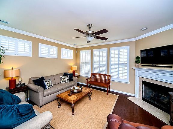 3rd image of 5733 Glenmore Garden Dr
