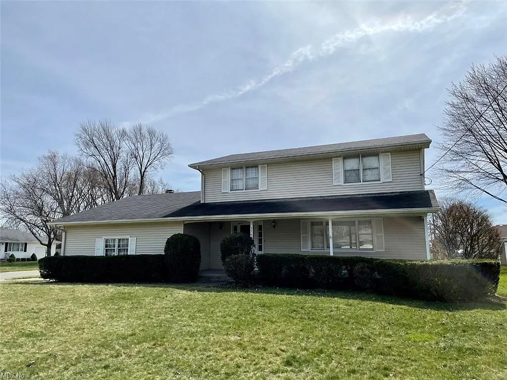 3703 Woodstock Dr photo 1
