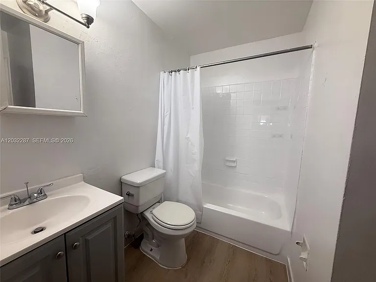 12215 W Dixie Hwy #306 — Photo 11