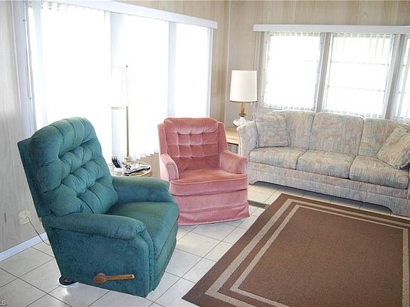 4th image of 20651 Garden Dr