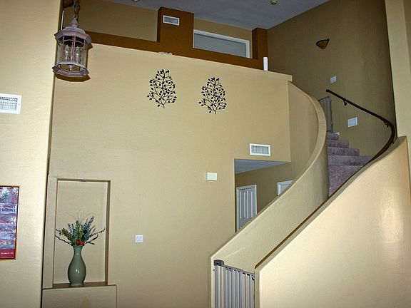 Vaulted foyer, stairs & niche
