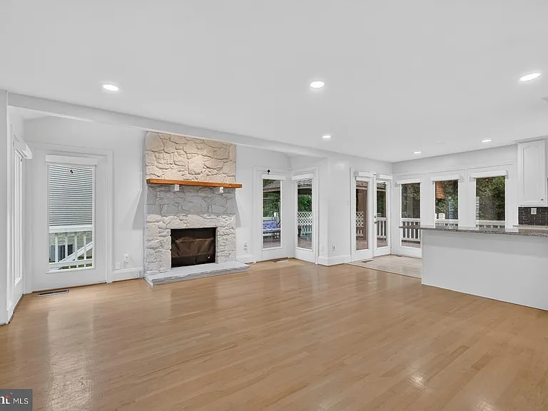 5402 Ashcomb Ct — Photo 14