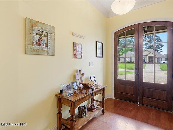 4th image of 122 Addison Way
