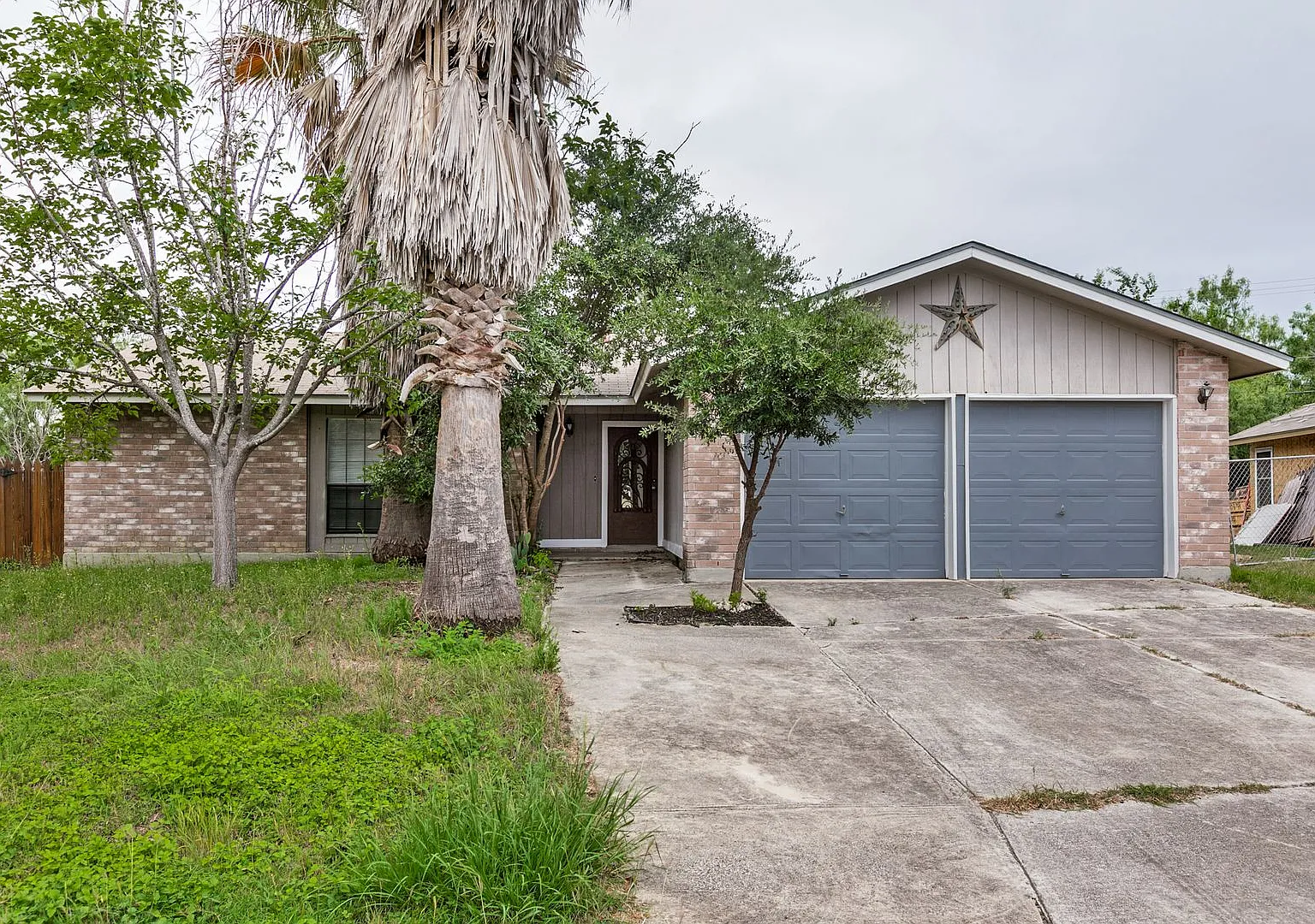 3-Bedroom Home in Oxbow Neighborhood — Photo 1