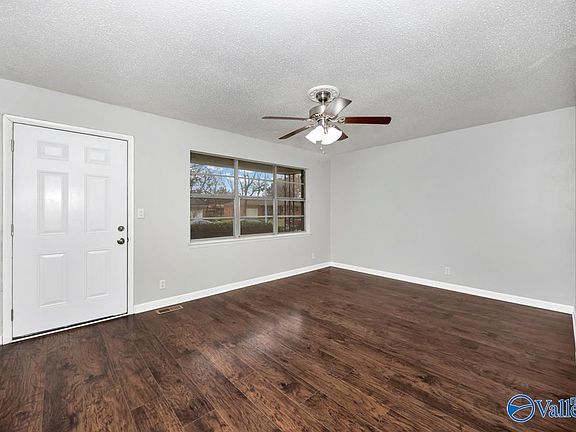 3rd image of 900 Danmann Cir SE