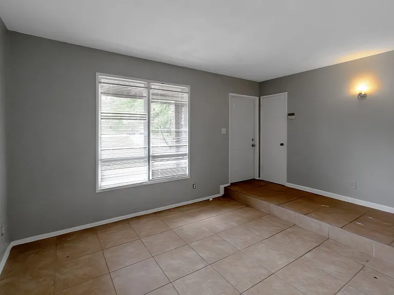3325 Valley Bend Rd — Photo 7