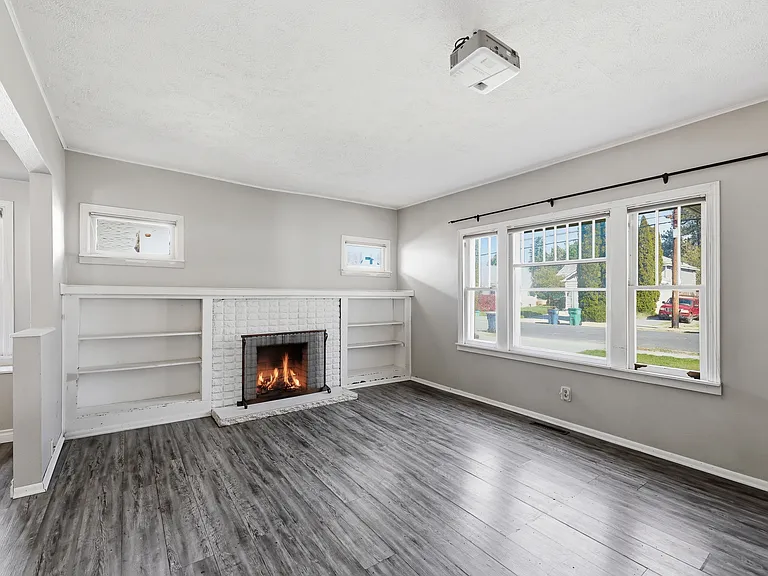 826 E 34th Ave — Photo 8