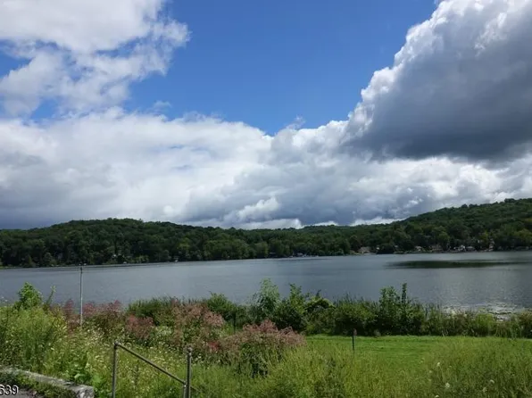 142 Lakeside Dr W, Belvidere, NJ 07823