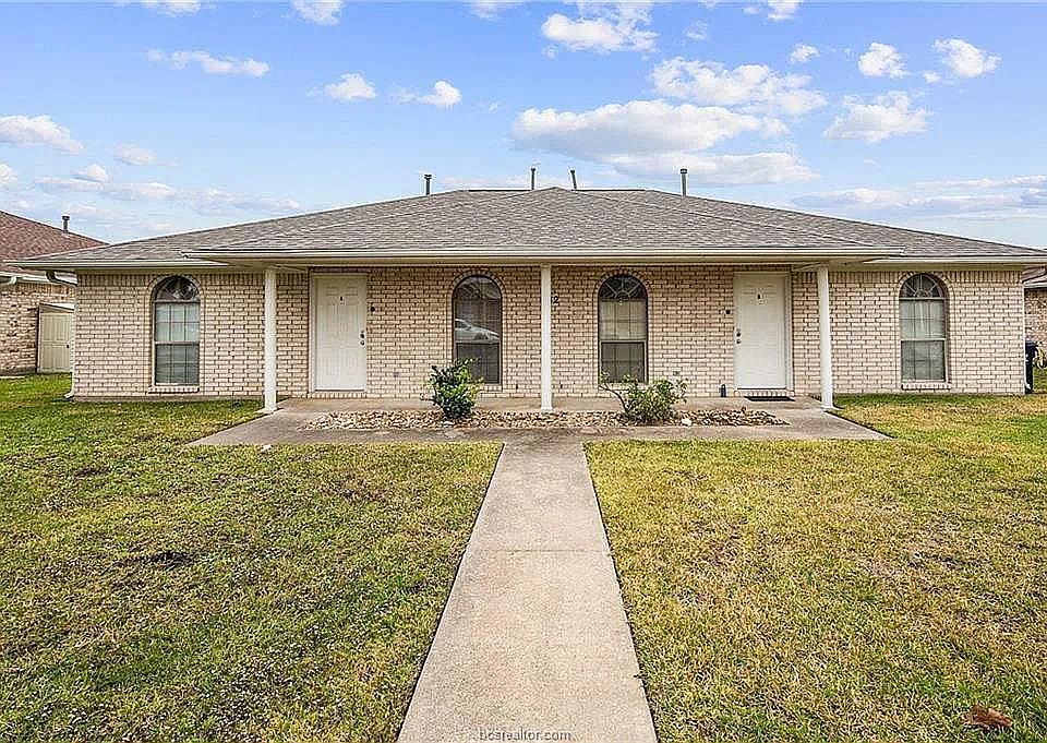 1st image of 902 Camellia Ct