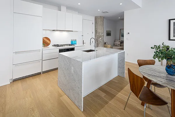 Sold by UbiQ NY | media 4