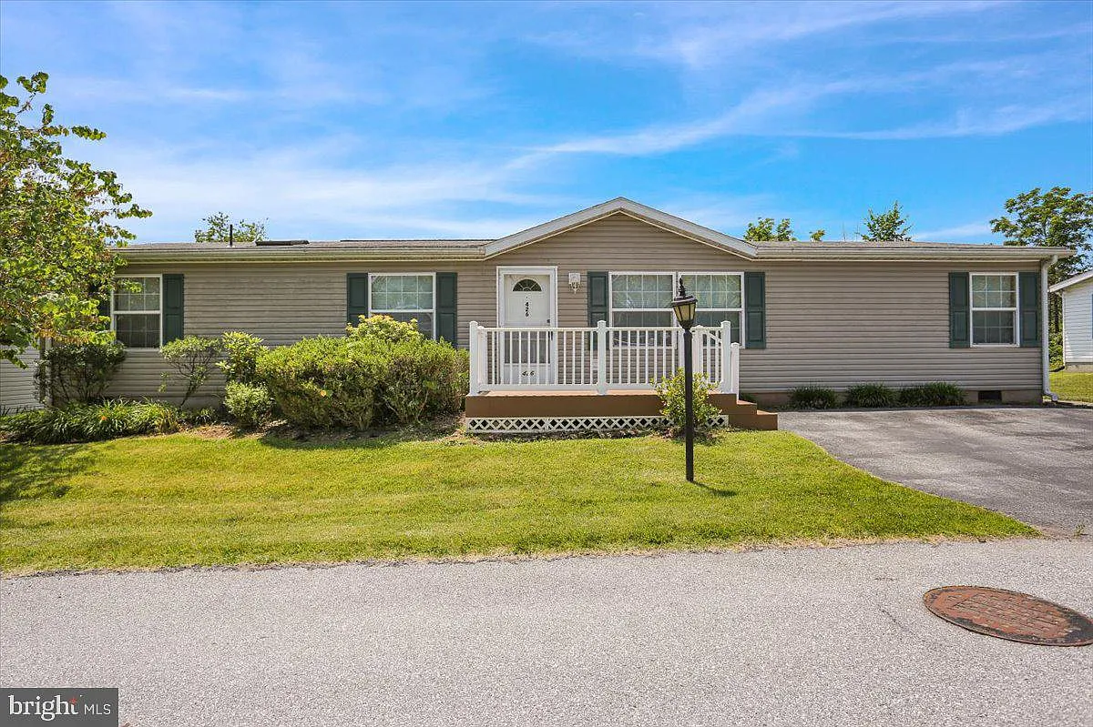 426 Cedar Ln photo 1