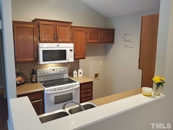 4th image of 403 Devlin Pl
