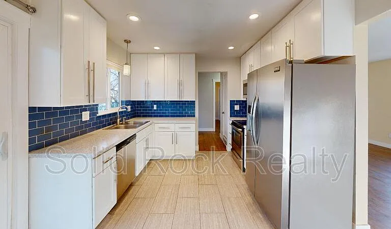 736 Squire St — Photo 2