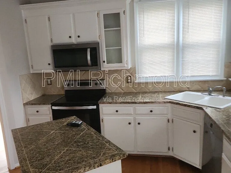 6004 Manor Park Ter — Photo 10