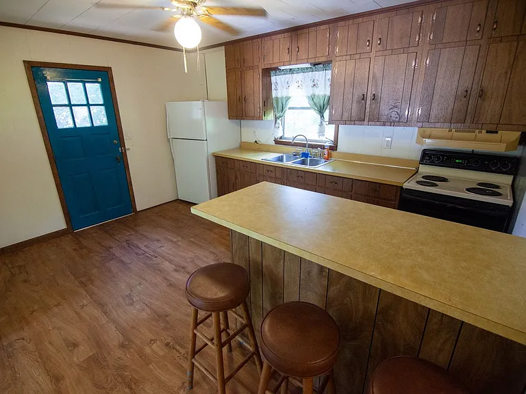 1671 School St — Photo 10