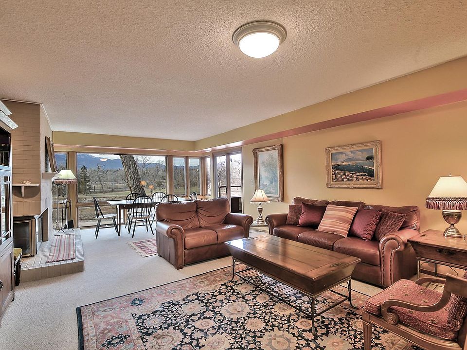 Spacious Living/Dining