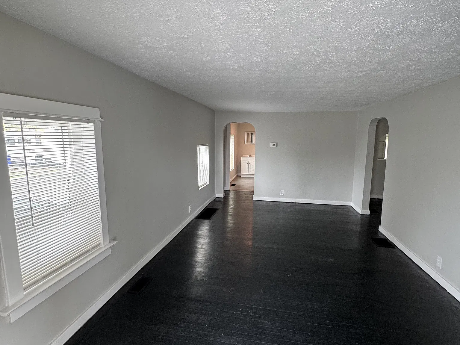 4450 Woodcliffe Ave — Photo 2