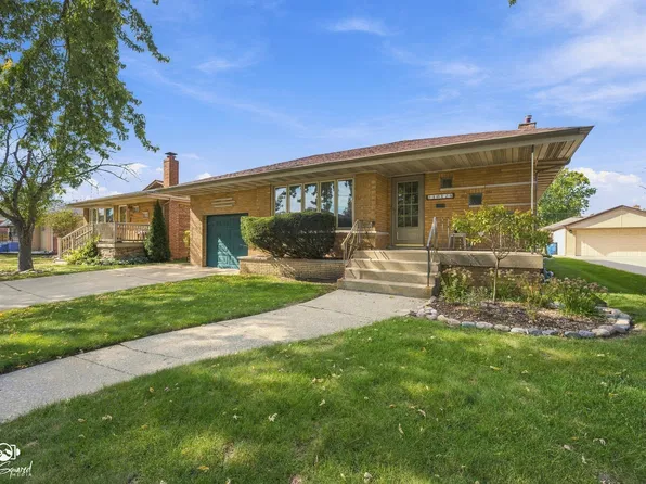 10124 Alice Ct, Oak Lawn, IL 60453