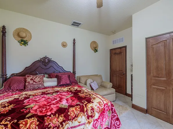 560 SW Halden Ave, Pt Saint Lucie, FL 34953