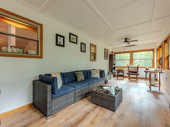 42nd image of 124 Graystone Dr