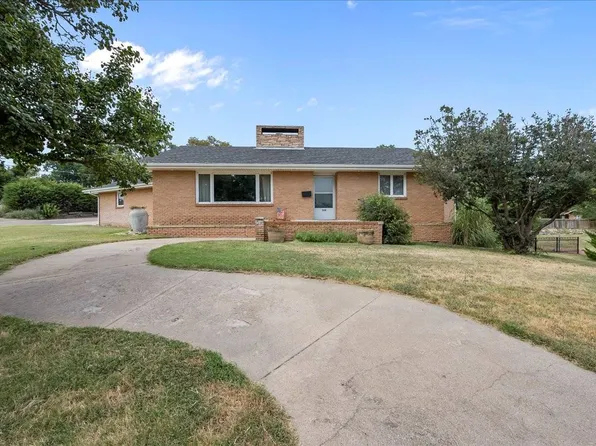 520 W 3rd St, Larned, KS 67550