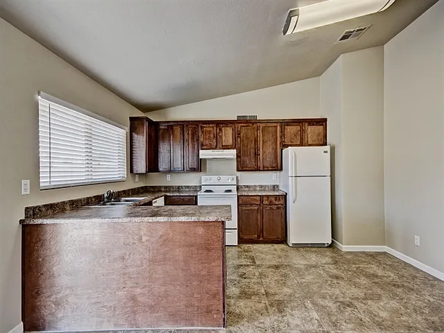 3 bed, 2.0 bath, 1309 sqft, $1,780 — Photo 3