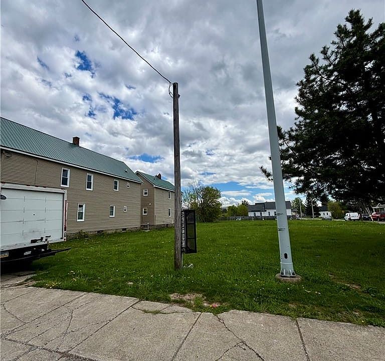 2nd image of 367 Peckham St