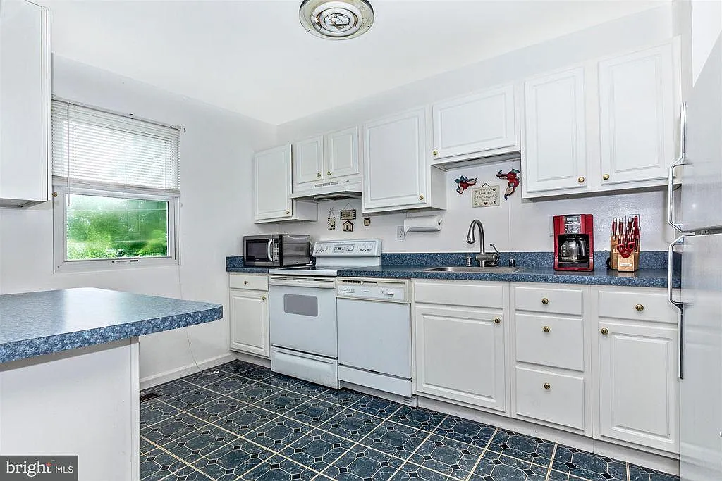 725 Horpel Dr — Photo 3