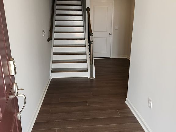 3rd image of 4006 Silver Oak Ln