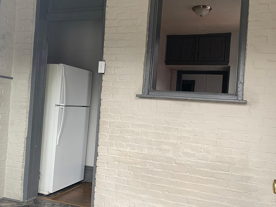 small bonus space. Could be a office or extra storage