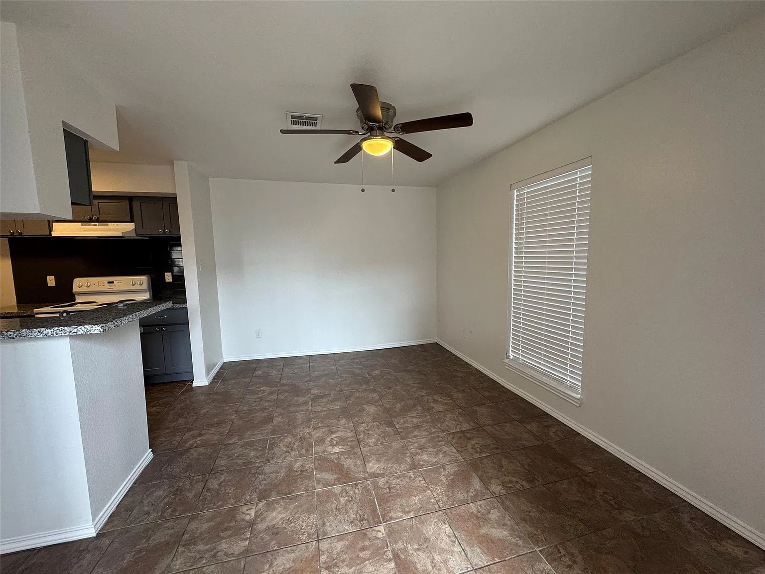 2 bed, 2.5 bath, 1272 sqft, $1,500 — Photo 2