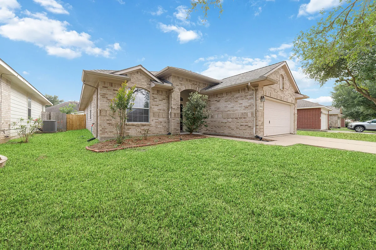 Building Photo - 20203 Sendera Oaks Ln