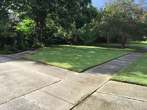 Easy to maintain front lawn.